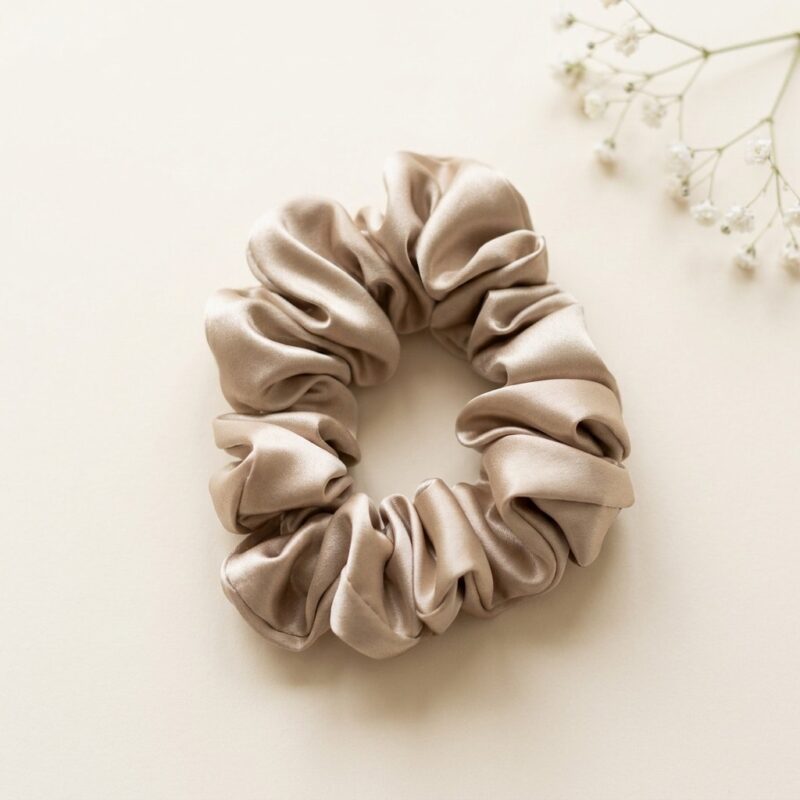 Šilkinė plaukų gumytė „Karamelė“ – 3 cm