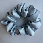 Šilkinė plaukų gumytė „Debesų Mėlis“ – 3 cm – 2