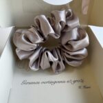 Šilkinė plaukų gumytė „Sidabro Šydas“ – 3 cm – 3